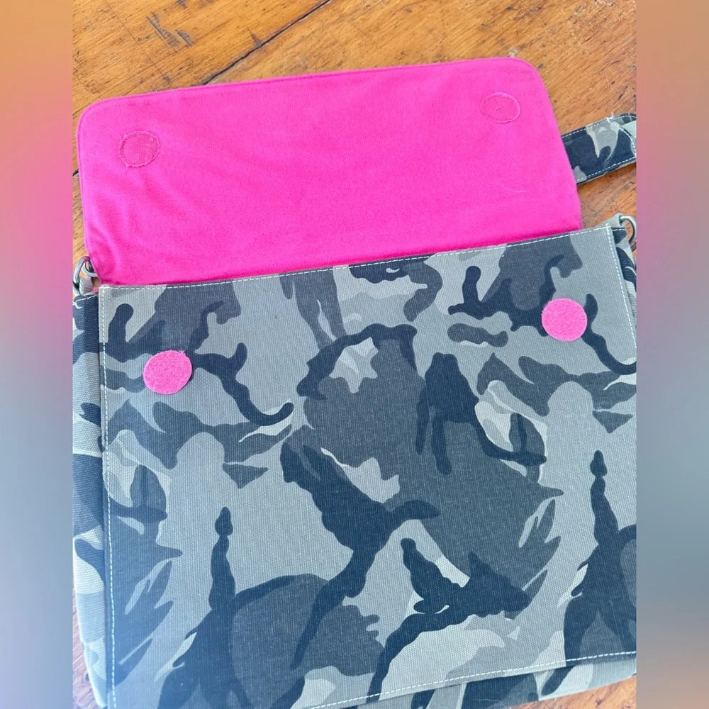 Mary Kate and Ashley Green Camo Laptop Bag Pink Lined